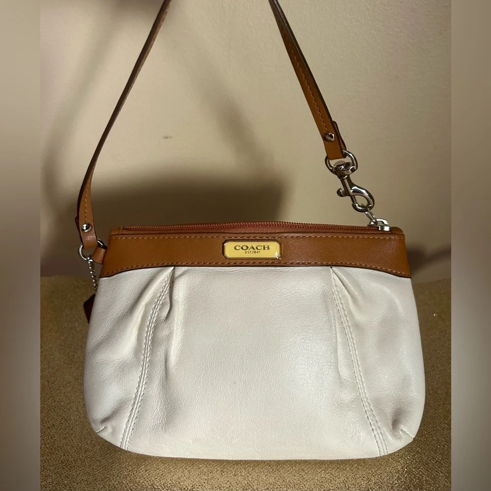 Coach Cream Leather Wristlet - Picture 1 of 6